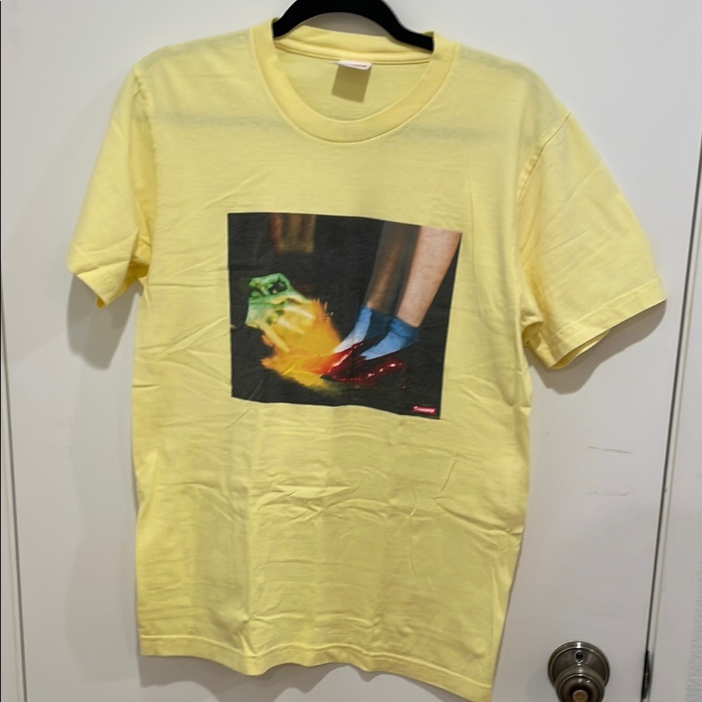 Supreme Dorthy Tee in Yellow
